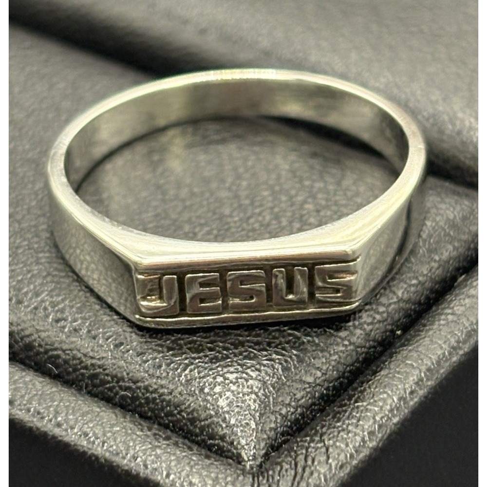New Condition Sterling Silver "Jesus" Signet Ring Size 10 D21